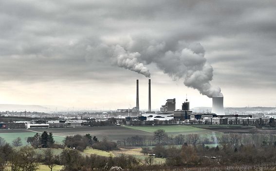 Blick von Richtung Sommerberg und Braunberg auf's Gewerbegebiet Neckarsulm - Dezember 2021